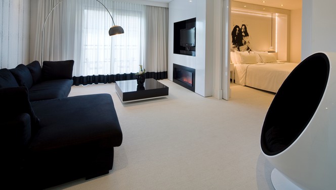 Yoko Ono Suite Hotel Van Der Valk Brugge Oostkamp